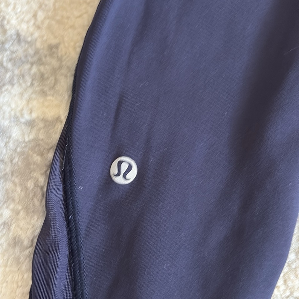 Lululemon Navy High-Waisted Leggings with zipper pockets - Picture 5 of 6
